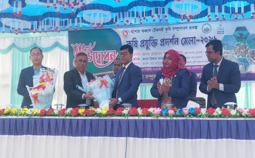 চুয়াডাঙ্গায় তিন দিনব্যাপী কৃষি প্রযুক্তি প্রদর্শন মেলার উদ্বোধনকালে ডিসি কামাল হোসেন