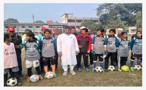 আলমডাঙ্গায় শরীরচর্চায় অংশ নিলেন বিএনপি প্রার্থী শরীফ