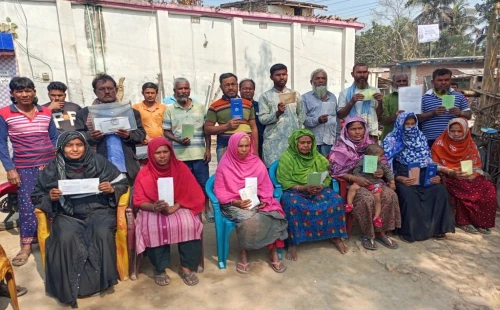 গাংনীতে ফারইস্ট লাইফ ইন্স্যুরেন্সের মাঠ কর্মীদের বিরুদ্ধে