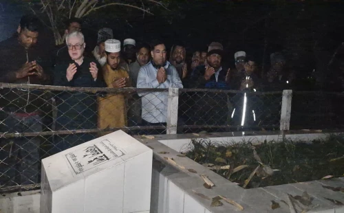 নগর বোয়ালিয়ায় মেজর বজলুল হুদার কবর জিয়ারত করলেন সিআইপি সাহিদুজ্জামান টরিক