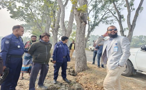 আলমডাঙ্গায় অবৈধভাবে কৃষিজমির মাটি কেটে বিক্রি