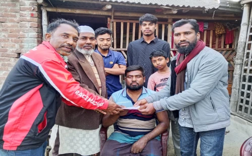 জীবননগরে অসুস্থ মিন্টুর চিকিৎসার জন্য আর্থিক সহায়তা প্রদান