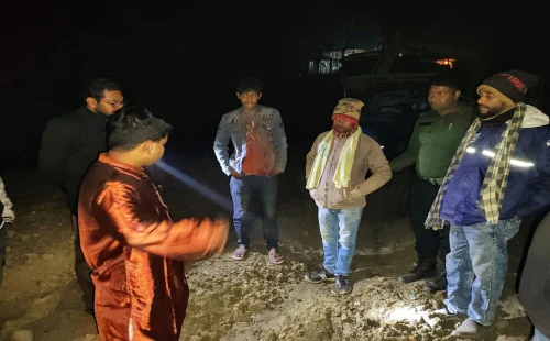 দামুড়হুদায় অবৈধভাবে ফসলি জমির মাটি কেটে বিক্রি