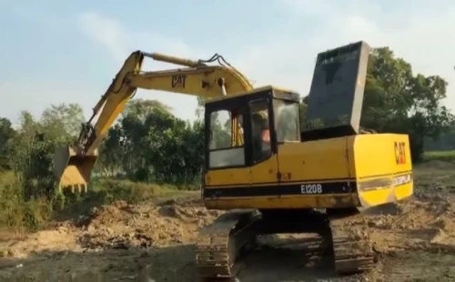 মহেশপুরে কপোতাক্ষ নদীর পাড়ের মাটি বিক্রি