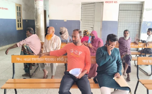 অপেক্ষা করেও চিকিৎসা না পেয়ে ফিরে গেলেন শত শত রোগী