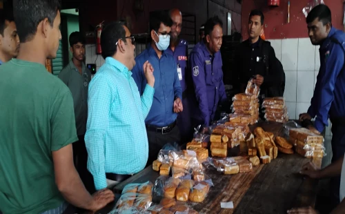 চুয়াডাঙ্গায় বেকারিতে ডালডার ভেতর মরা ইঁদুর