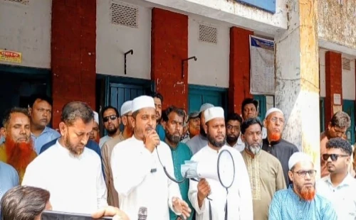 আলমডাঙ্গা সাব-রেজিস্ট্রি অফিসে অনিয়মের অভিযোগে পরিদর্শনে এমপি রাসেল