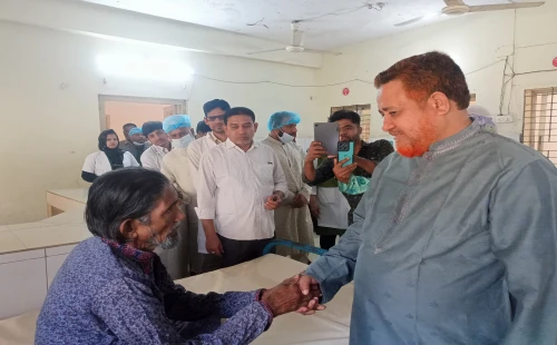 দামুড়হুদায় হাসপাতাল পরিষ্কার-পরিচ্ছন্নতা অভিযানে এমপি রুহুল আমিন