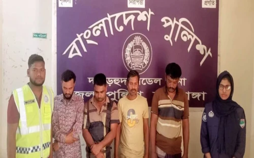 দামুড়হুদায় ২০ পিস ইয়াবাসহ চারজন আটক
