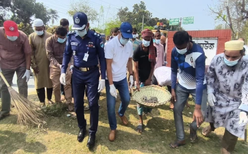 চুয়াডাঙ্গায় সমন্বিত পরিষ্কার-পরিচ্ছন্নতা ও মশকনিধন অভিযানের উদ্বোধনকালে ডিসি