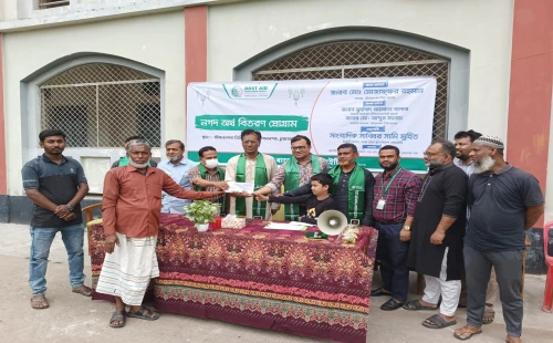 জীবননগরে ২৫০ পরিবার পেল নগদ অর্থ