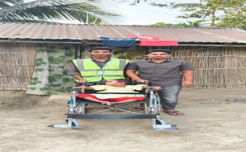 তিতুদহে প্রতিবন্ধী ফাতেমার পাশে একজন বাংলাদেশ ফাউন্ডেশন