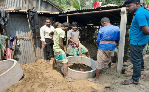 দর্শনায় আদিবাসী পাড়ায় স্যানিটেশন বিষয়ক উঠান বৈঠক