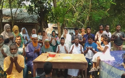 বড় বোয়ালিয়া আদর্শপাড়ায় মসজিদের ছাদ ঢালাইয়ের উদ্বোধন