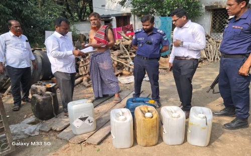 চুয়াডাঙ্গার দৌলতদিয়াড়ে বসবাড়িতে মিলল ২০০ লিটার ডিজেল