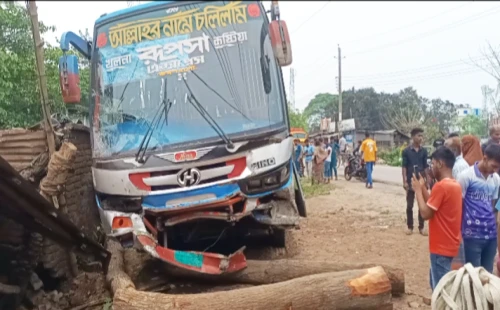 কালীগঞ্জে রাস্তার পাশে হোটেলে বাসের ধাক্কা