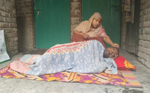 আলমডাঙ্গার ডেকোরেশন মিস্ত্রি মিজানুর রহমান জীবন-মৃত্যুর সন্ধিক্ষণে