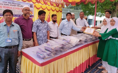 দর্শনায় কেরু উচ্চ বিদ্যালয়ে বিদায় সংবর্ধনা অনুষ্ঠানে রাব্বিক হাসান