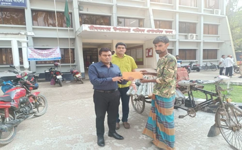 জীবননগরে ঝড়ে ঘরের ওপর গাছ পড়ে আহত ৫