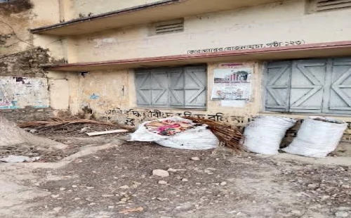 দর্শনা সরকারি কলেজ চত্বর অপরিচ্ছন্ন, দ্রুত ব্যবস্থা চায় শিক্ষার্থীরা