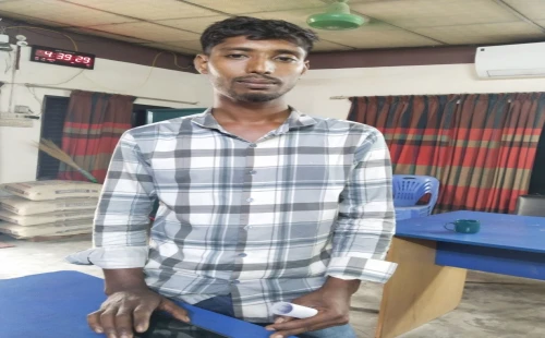 দর্শনায় পুলিশের এসআই পরিচয়ে ইজিবাইক ছিনতাই