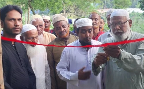 চুয়াডাঙ্গায় আধুনিক ড্রাই ক্লিনিং প্রতিষ্ঠানের উদ্বোধন