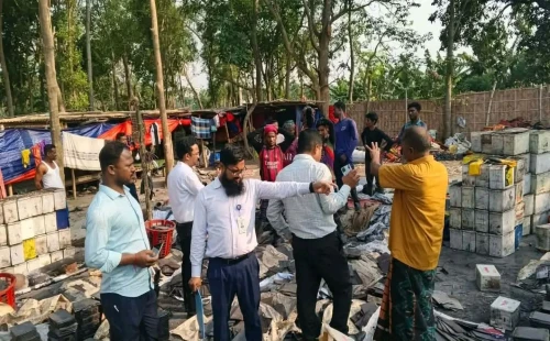 জীবননগর খয়েরহুদায় অবৈধভাবে পুরাতন ব্যাটারি পুড়িয়ে পরিবেশ দূষণ