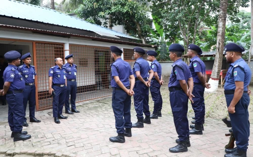 হাটবোয়ালিয়া পুলিশ ক্যাম্প পরিদর্শনকালে পুলিশ সুপার