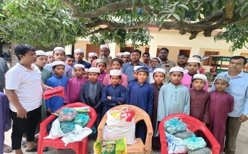 জীবননগরে মাদ্রাসায় পুষ্টিকর খাবার বিতরণ