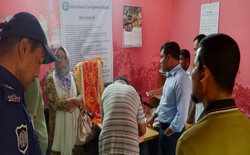জীবননগর হাসাদাহে ডাক্তার পরিচয় দিয়ে চোখের চিকিৎসা
