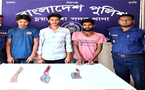 চুয়াডাঙ্গায় দেশীয় অস্ত্রসহ তিন যুবক গ্রেপ্তার