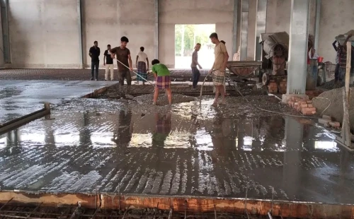 বারাদীর বিএডিসি সার গুদামের ঢালাই কাজে নিম্নমানের সামগ্রী