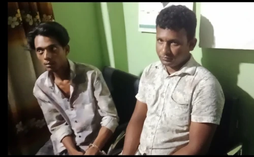হিজলগাড়ীতে ১০ পিচ ইয়াবাসহ দুজন আটক