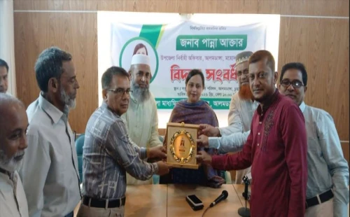 আলমডাঙ্গায় ইউএনও পান্না আক্তারের বিদায় সংবর্ধনা
