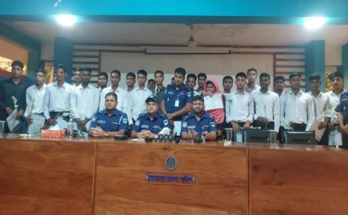 চুয়াডাঙ্গায় ১২০ টাকায় পুলিশে চাকরি পেলেন ২১ তরুণ-তরুণী