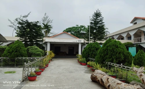 তিতুদহ ইউনিয়ন পরিষদের গেটে তালা খুললেন ইউএনও
