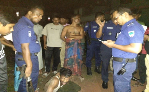 চুয়াডাঙ্গায় মাদক ক্রয়-বিক্রয়ের সময় গণধোলাই দিয়ে দুজনকে পুলিশে সোপর্দ