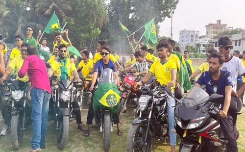 চুয়াডাঙ্গায় ব্রাজিল সমর্থকদের শোভাযাত্রায় পুলিশের অভিযান
