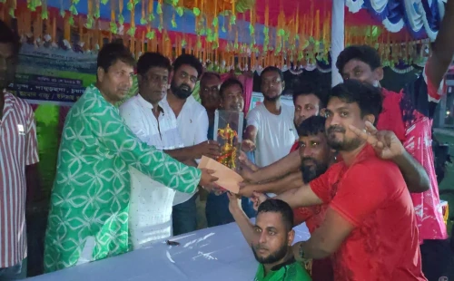 দামুড়হুদায় মরহুম বজলুর রহমান স্মরণে প্রীতি ক্রিকেট ম্যাচে