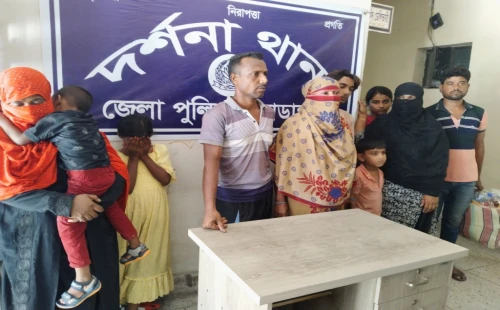 দর্শনা সীমান্ত দিয়ে ভারত থেকে আসা নারী-শিশুসহ ১০ বাংলাদেশি আটক, ৫ জন কারাগারে