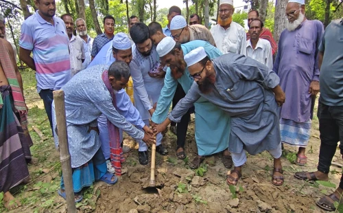 নিজ অর্থায়নে মসজিদের ভিত্তিপ্রস্তর উদ্বোধন করলেন সাংবাদিক এসকে লিটন