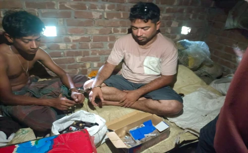 কালীগঞ্জে ইয়াবা ও কোরেক্সসহ দুই মাদক কারবারি গ্রেপ্তার