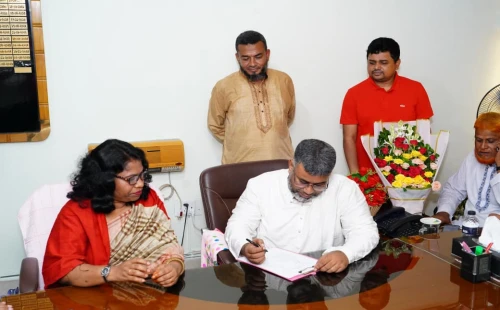 চুয়াডাঙ্গা জেলা পরিষদের প্রশাসক হিসেবে দায়িত্ব নিলেন শরীফুজ্জামান শরীফ
