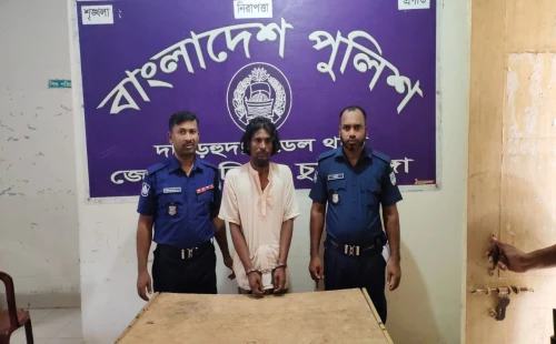 দামুড়হুদায় ৪৫ পিস ইয়াবাসহ মাদক ব্যবসায়ী আটক