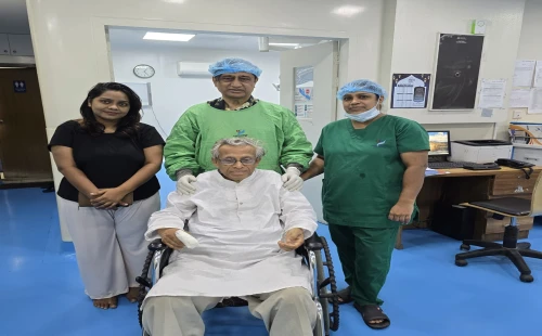 বিশিষ্ট শিক্ষাবিদ ও রাষ্ট্রীয় পদকপ্রাপ্ত ব্যক্তিত্ব ড. সুকমল বড়ুয়ার সফল অস্ত্রোপচার