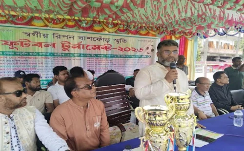 দর্শনায় স্বর্গীয় রিপন বাশফোঁড় স্মৃতি ফুটবল টুর্নামেন্টে শরীফুজ্জামান শরীফ