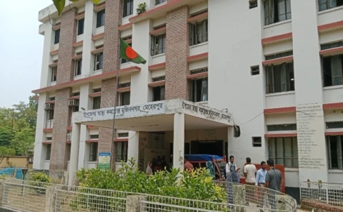 মুজিবনগর স্বাস্থ্য কমপ্লেক্সের ওয়ার্ডের বাথরুম অচল