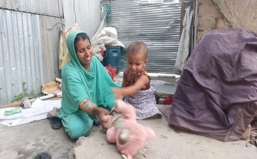 ফুটপাতে নিরাপত্তাহীনতার রাত, কোর্টের বারান্দায় দিন