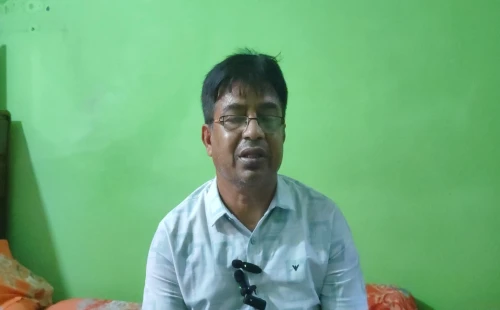 গাংনীতে সাব-রেজিস্ট্রি অফিসের টিসি মোহরার আজাদের সংবাদ সম্মেলন