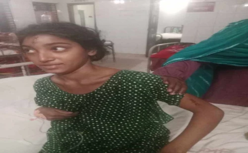 রায়পুরে স্বেচ্ছাসেবক দল নেতা ও তার মেয়ে বাকপ্রতিবন্ধী কিশোরীকে কুপিয়ে জখম, থানায় অভিযোগ